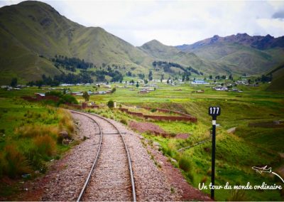 peru-rail-paysage-village