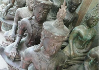 bangkok-marche-aux-amulettes-statues