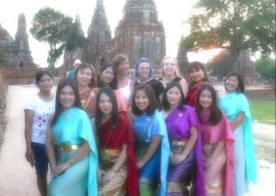 ayutthaya-croisiere-temples-costume-traditionnel-groupe
