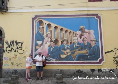 Rio-Sta-Teresa-mur-de-tags-orchetre