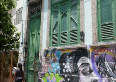 Rio-Sta-Teresa-mur-de-tags-visage